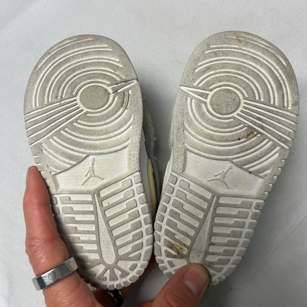 Jordan 1 Low SE‎ Toddler Sneakers White Yellow Hook and Loop Shoes 7C